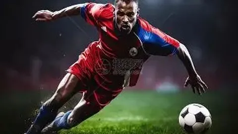 粤港澳青少年足球欢乐盛典，百名少年足球健儿绿茵场上展风采