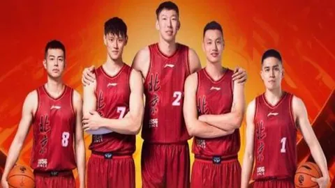 国足世预赛遭日本逆转，林良铭进球凸显定位球防守不足